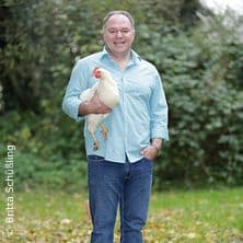 Serhat Dogan - Glücklicher Türke aus Bodenhaltung - Event Bild